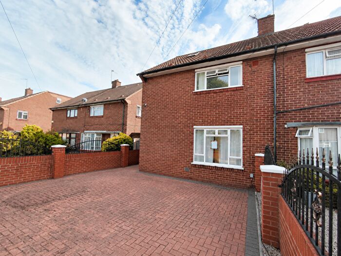 4 Bedroom End Of Terrace House For Sale In Sherwood Avenue, Hayes, UB4