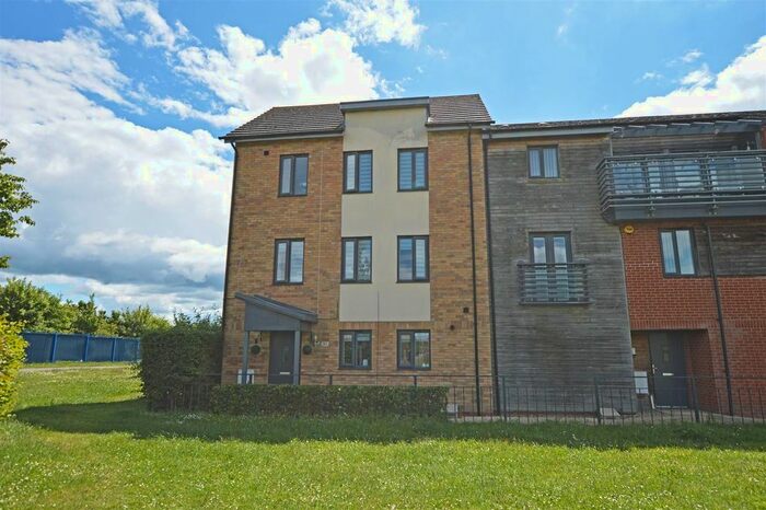 5 Bedroom Town House To Rent In Four Chimneys Crescent, Hampton Vale, Peterborough, PE7