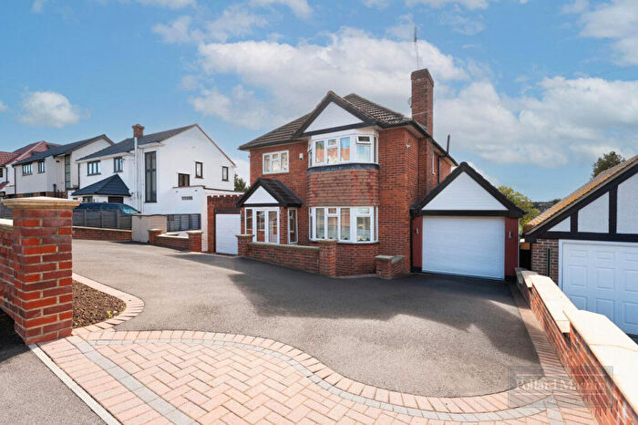4 Bedroom Detached House For Sale In Westfield Avenue, South Croydon, CR2
