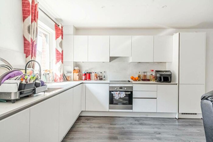 3 Bedroom Flat For Sale In Lensview Close, , Harrow, Harrow, HA1