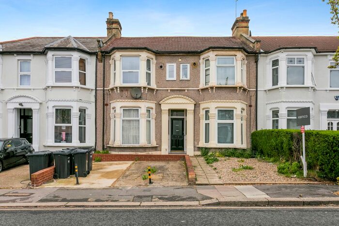 1 Bedroom Flat To Rent In Belgrave Road, Cranbrook, Ilford, IG1