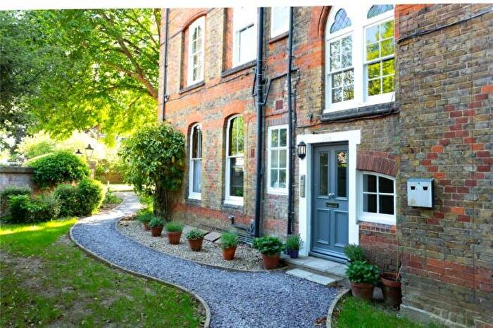 1 Bedroom Flat For Sale In Alma Road, Windsor, SL4