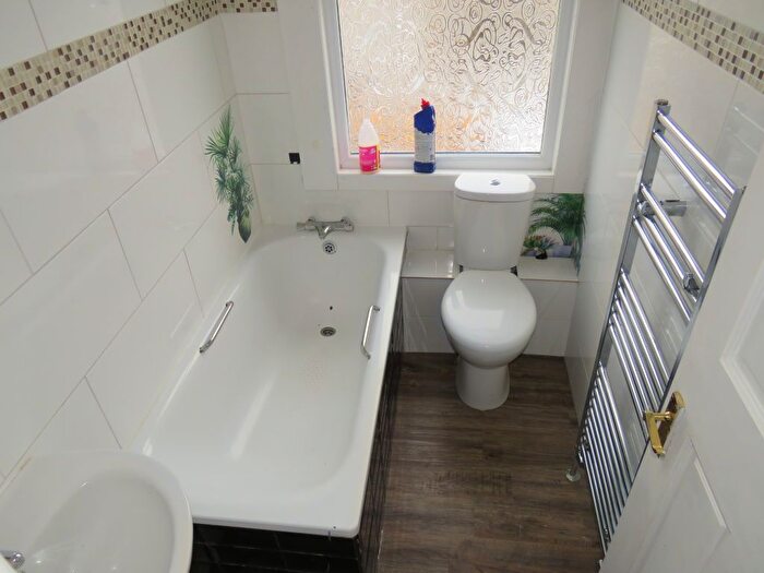 3 Bedroom Semi Detached House To Rent In New Road, Bedfont, Feltham, TW14