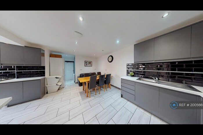 9 Bedroom Semi-Detached House To Rent In Charter Avenue, Coventry, CV4