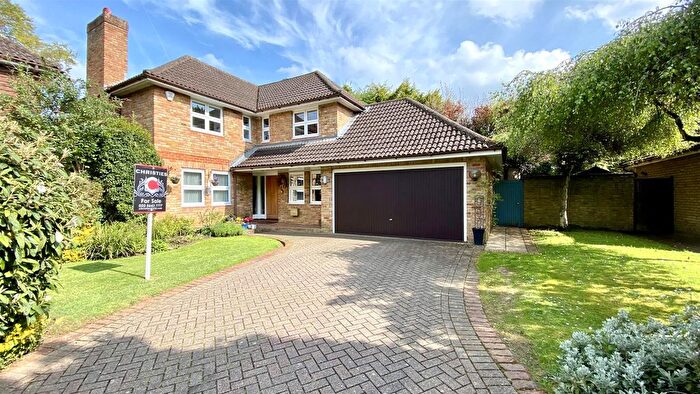 5 Bedroom Detached House For Sale In Bridleway Close, Epsom, KT17