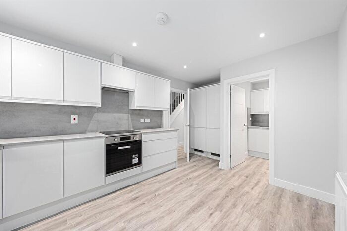 3 Bedroom Detached House For Sale In Lansdowne Place, London, SE19