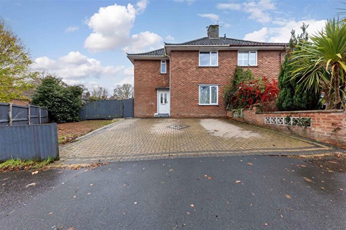 3 Bedroom Semi-detached House For Sale In Sandy Lane, Norwich, NR1