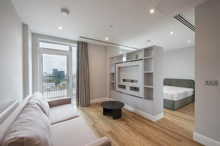 1 Bedroom Apartment To Rent In Moat Street, London, SW11