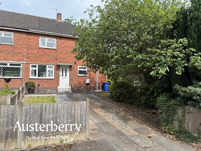 3 Bedroom Semi-Detached House For Sale In Carling Grove, Stoke-On-Trent, ST4