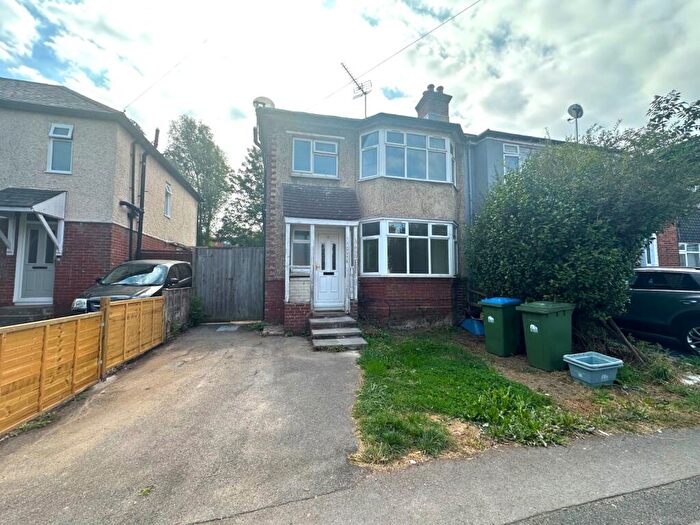 3 Bedroom Semi-Detached House To Rent In Oaktree Road, Bitterne Park, Southampton, Hampshire, SO18
