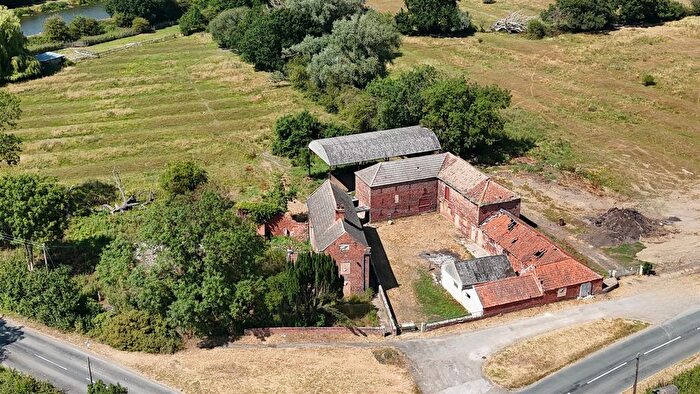 4 Bedroom Farmhouse For Sale In Kirkhouse Green, Nr Fishlake, Doncaster, DN7