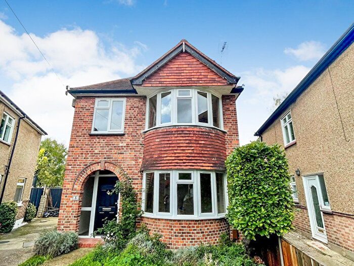 3 Bedroom Detached House For Sale In Heathlands Close, Sunbury-On-Thames, TW16