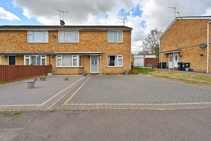 2 Bedroom Flat For Sale In Hardy Road, Hemel Hempstead, HP2
