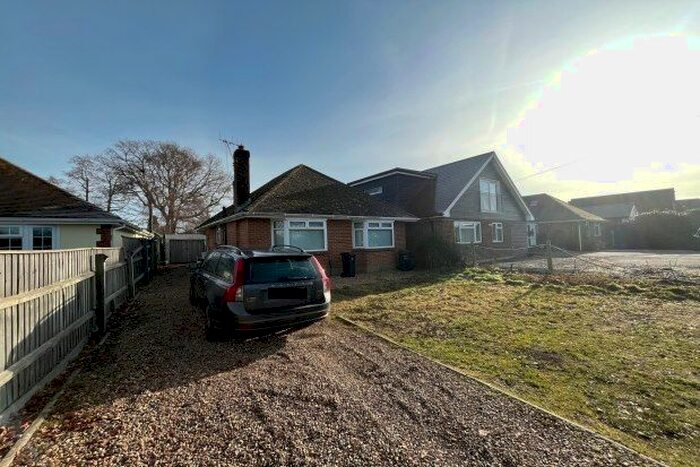 3 Bedroom Bungalow To Rent In Stony Lane, Christchurch, BH23