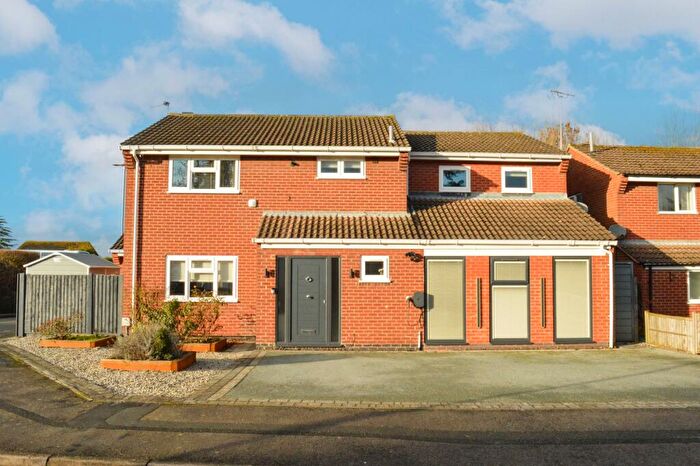 4 Bedroom Detached House For Sale In Cottesmore Avenue, Oadby, Leicester, LE2