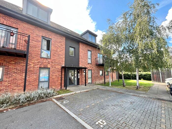 2 Bedroom Flat For Sale In Hannover Place, Romford, RM1