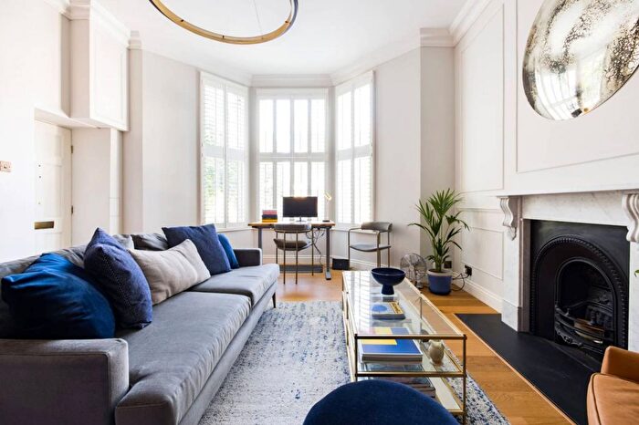 2 Bedroom Flat To Rent In Gauden Road, Clapham Old Town, Clapham, London, SW4