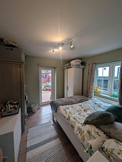 1 Bedroom Flat To Rent In Quicks Road, London, SW19