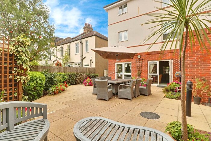 1 Bedroom Flat For Sale In Bradbury Court, Raynes Park, SW20