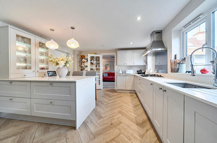 5 Bedroom Detached House For Sale In High Street, Fernham, Faringdon, Oxfordshire, SN7