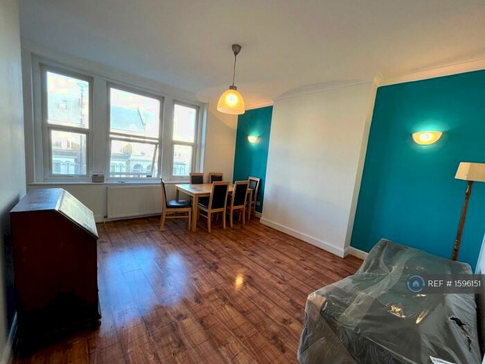 2 Bedroom Flat To Rent In First Floor, Turnpike Lane, N8