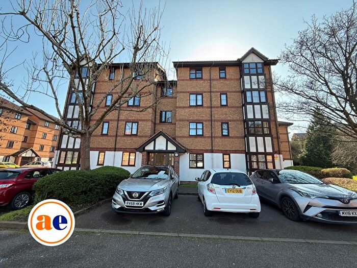 1 Bedroom Flat For Sale In Frobisher Road, Erith, DA8