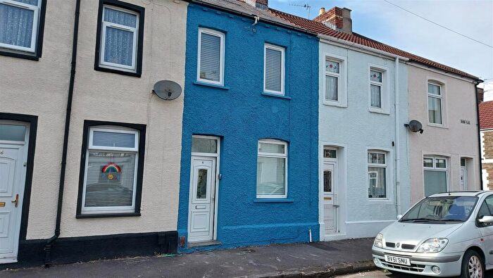 2 Bedroom Terraced House To Rent In Devon Place, Grangetown, Cardiff, CF11