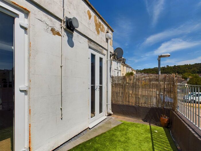 2 Bedroom Property To Rent In Woodville Road, Torquay, TQ1