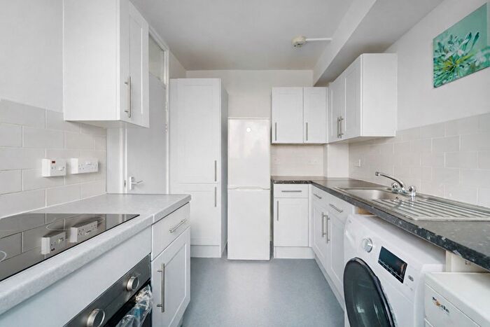 2 Bedroom Flat To Rent In Tierney Road, London, SW2
