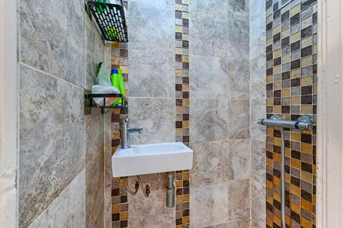 2 Bedroom Flat For Sale In Portpool Lane, Farringdon, London, EC1N