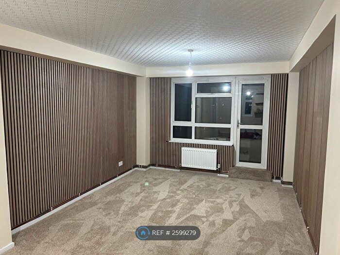 2 Bedroom Flat To Rent In Great Plumtree, Harlow, CM20