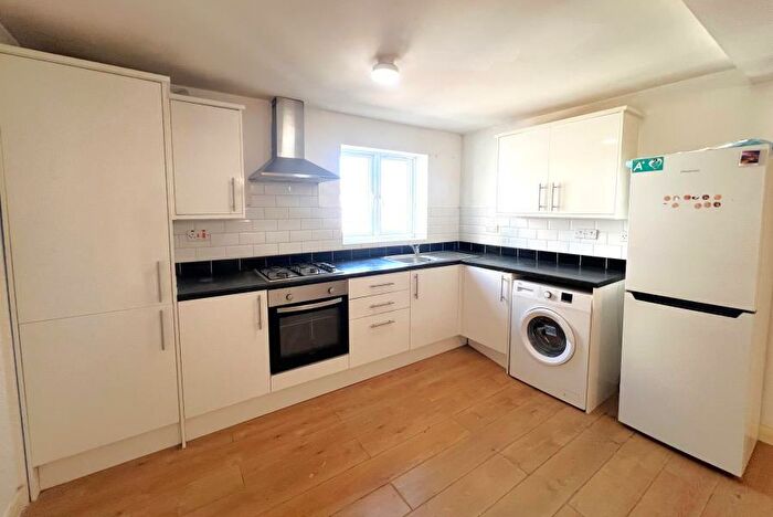 2 Bedroom Flat To Rent In Woking, Surrey, GU21