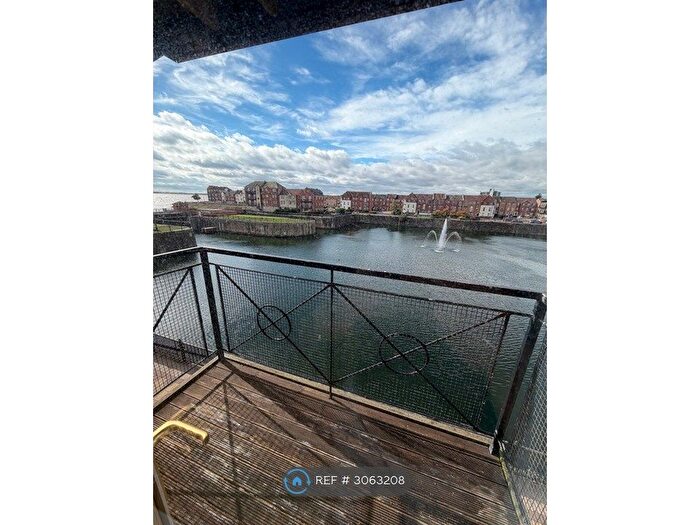 2 Bedroom Flat To Rent In Lock Keepers Court, Hull, HU9