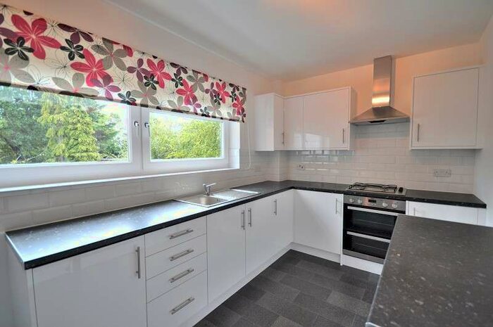 2 Bedroom Flat To Rent In Maplin Close, Winchmore Hill, London. N21