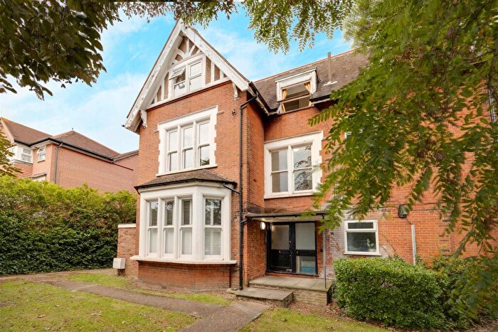 2 Bedroom Flat For Sale In Tennison Road, South Norwood, SE25