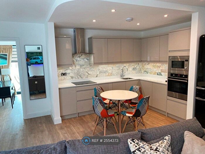 2 Bedroom Maisonette To Rent In Rutherford Court, London, SW19