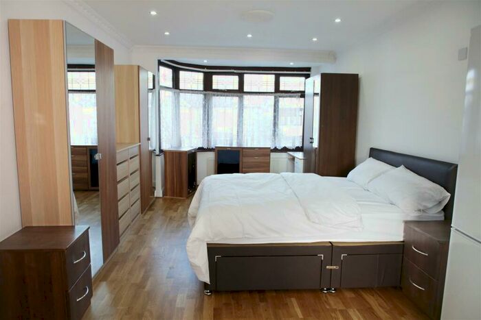 Studio To Rent In Craven Gardens, Barkingside, IG6