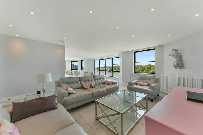 3 Bedroom Flat To Rent In Riverside Court, Nine Elms Lane, London, SW8