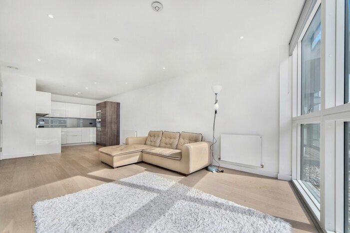 2 Bedroom Flat To Rent In River Gardens Walk, London, SE10