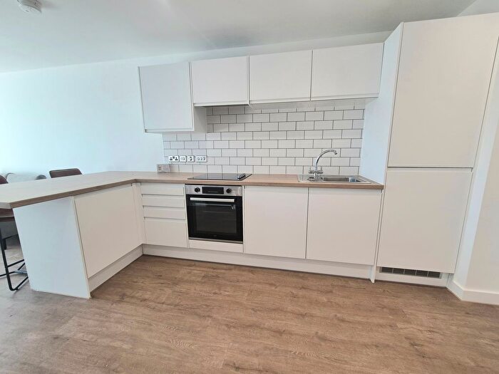 1 Bedroom Flat To Rent In Cow Green, Halifax, HX1