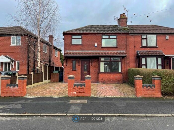 3 Bedroom Semi-Detached House To Rent In Ashdale Crescent, Droylsden, Manchester, M43