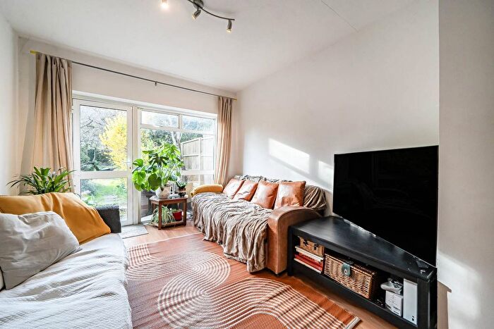 1 Bedroom Flat For Sale In Eaton Rise, Ealing Broadway, London, W5