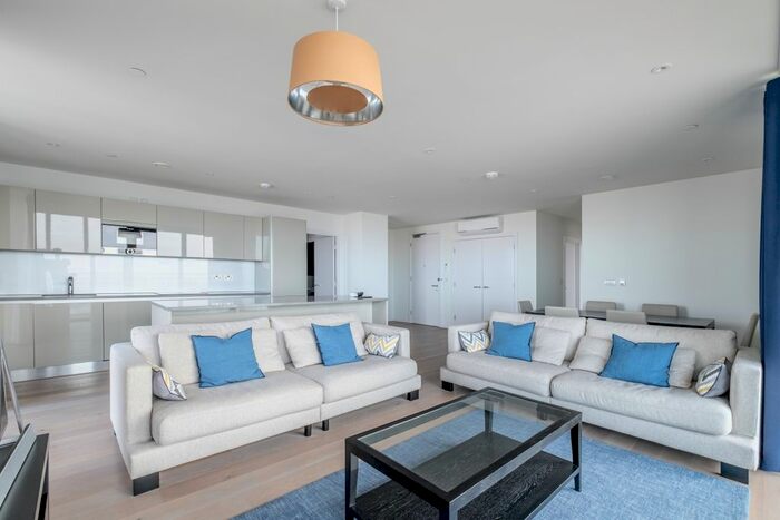 3 Bedroom Flat To Rent In St. Gabriel Walk, London, SE1