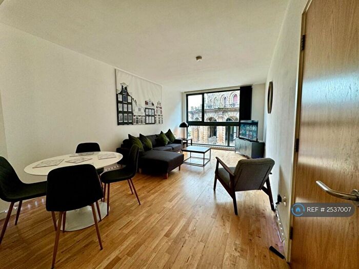 2 Bedroom Flat To Rent In Crown Street, Leeds, LS2