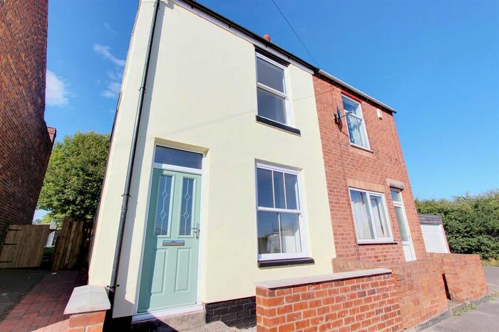 3 Bedroom Semi-Detached House To Rent In King Street North, Whittington Moor, Chesterfield, Derbyshire S41