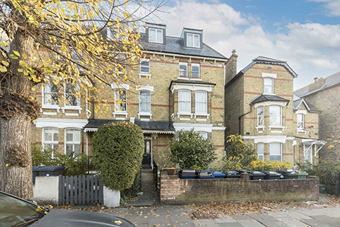 2 Bedroom Flat To Rent In Cumberland Park, Acton, W3