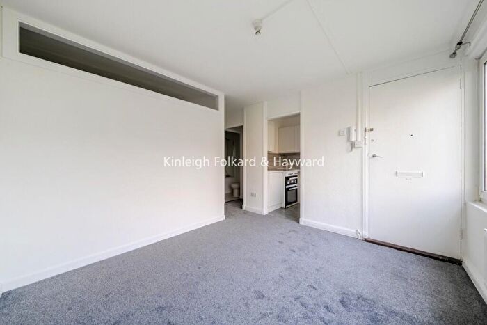 Flat To Rent In Fair Acres, Bromley, Kent, BR2