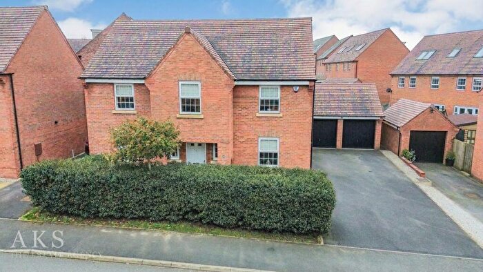 4 Bedroom Detached House For Sale In Trent Way, Mickleover, DE3