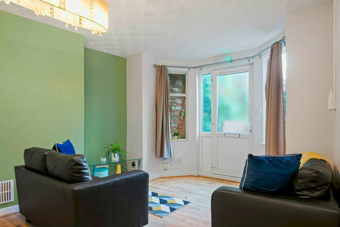 2 Bedroom House To Rent In Vinery Road, Leeds, LS4