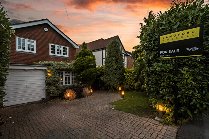 4 Bedroom Detached House For Sale In Woodlands Road, Orpington, BR6